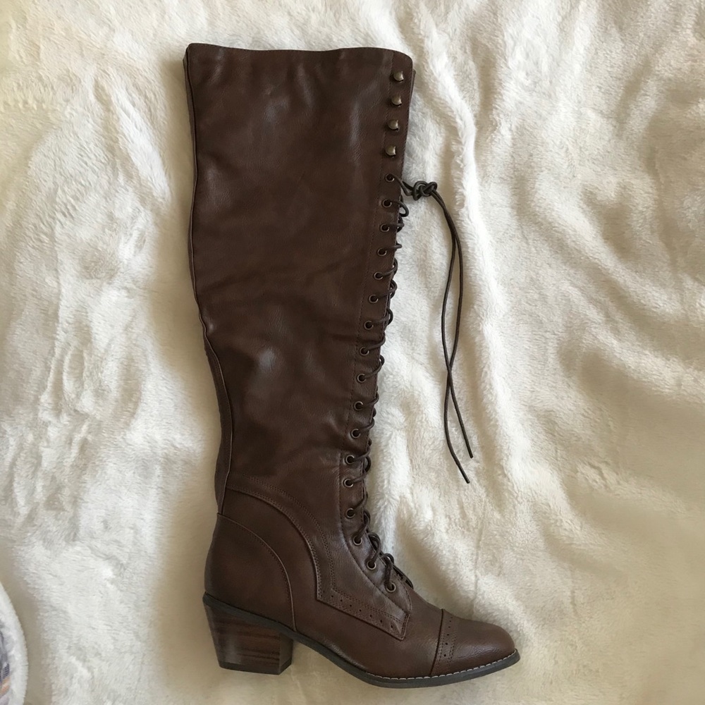 Brown Lace Up Boots🤎